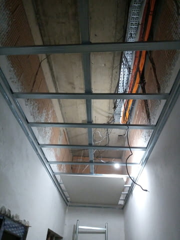 Направа на окачени тавани Installer - village Mihiltsi | Construction - снимка 1