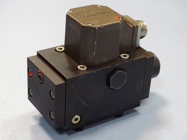 Серво клапан Rexroth 4WSE2ED10-51/60B9T315K31EV directional servo valve - снимка 7