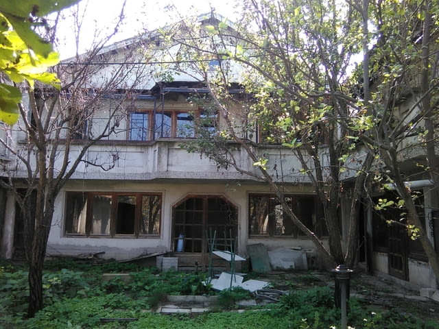 ПРОДАВАМ или ЗАМЕНЯМ къща в Дибич за имот в Шумен. ДОПЛАЩАМ до 100 000 лв. - снимка 1