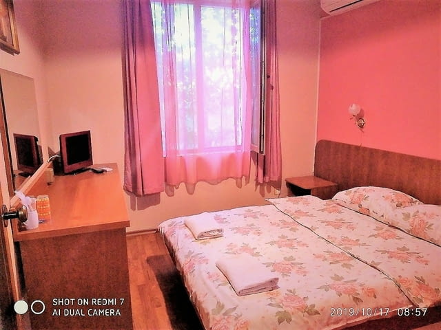 Евтини почивки на Морето във Варна - Стаи и квартири - всяка с баня/WC, климатик, тераса - снимка 12