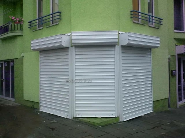 Ролетни гаражни врати, охранителни ролетки, секционни врати, град София | Дограми / Врати - снимка 10