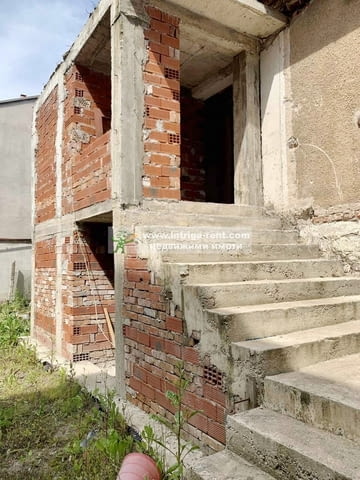 3639. Продава се Двуетажна къща с двор - за ремонт, на калкан, в кв. Каменни, Хасково. - снимка 4