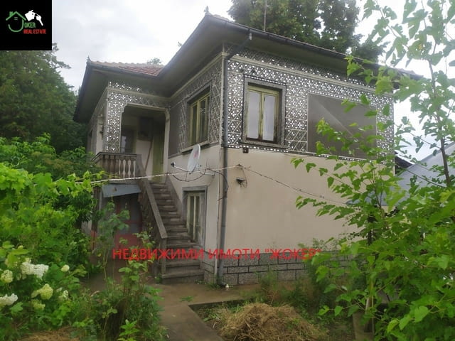 Двуетажна къща с двор в село Иванча 2-етажна, Гредоред, 140 м2 - село Иванча | Къщи / Вили - снимка 1