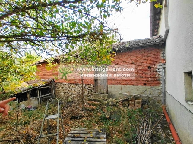 3729. Продава се Къща с двор и допълнителни постройки в село Брягово, област Хасково. - снимка 4