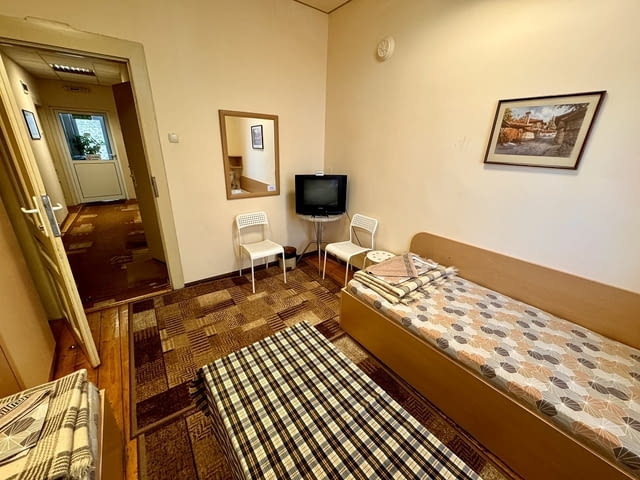 Нощувки срещу Централна ЖП гара и Автогара - София Internet, Cable TV, Furnished, Balcony, TV, In the Center, Near by Bus Station, Near by Shop, Near by Metro Station, Near by Park, Near by School, Near by Food Store - city of Sofia | Lodging - снимка 3