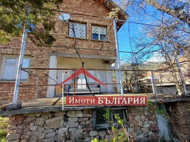Къща на два етажа в гр.Клисура, общ.Карлово, обл.Пловдив, city of Klisura - снимка 2