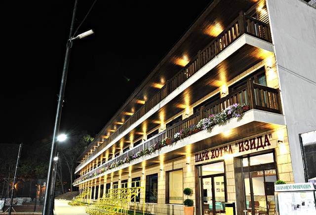 Парк Хотел ИЗИДА - city of Dobrich | Hotels - снимка 1