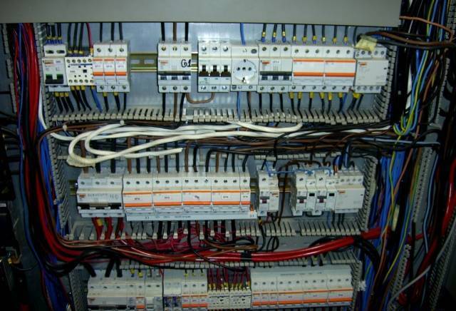 "стелт Строй-Димитър Иванов", град Монтана | Елекроинсталации и трансформатори