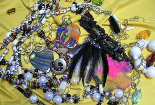 Ателие "Парейд" - град Плевен | Бижутерия и бижутериини услуги - снимка 1