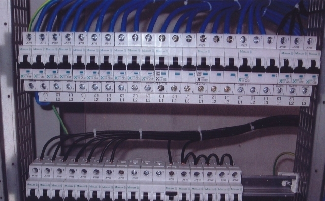 Диком ООД-гр. Варна - град Варна | Елекроинсталации и трансформатори - снимка 1