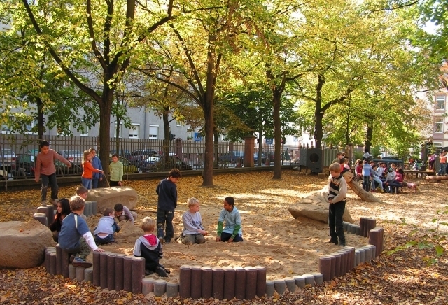 Hahn Kunststoffe GmbH - град София | Ландшафт и озеленяване - снимка 4