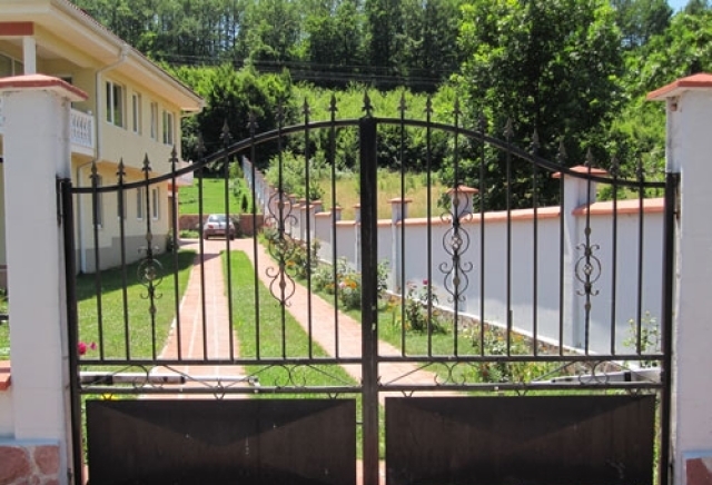 Renco - град Троян | Дограма и врати - снимка 3