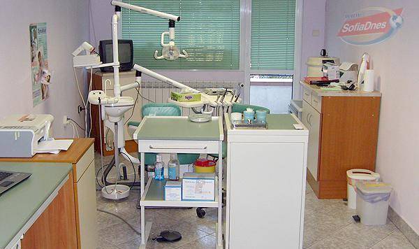 Е.Т."Д-р Вася Стойнева-АПИДП, град София | Стоматологични клиники и кабинети - снимка 2