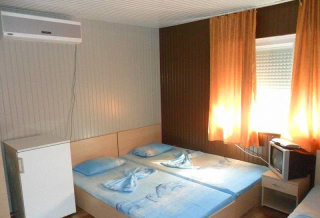 БУНГАЛА - 'ДАЛАС"-почивна станция, град Поморие | Курортни селища и комплекси - снимка 2