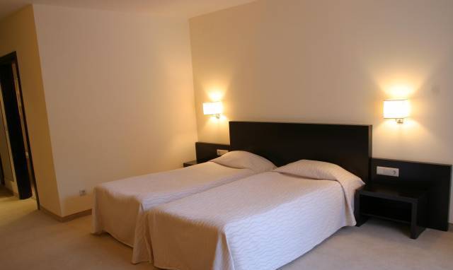 Продавам хотел на Пампорово Electricity, Water, Gas, Internet, Cable TV, Phone - city of Sofia | Hotels - снимка 2