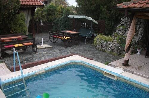 Семеен хотел ”Лъки” - град Банкя | Хотели - снимка 1