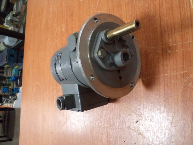 Смазочна помпа MEZ-Brno - град Пловдив | Машини / Съоръжения - снимка 1