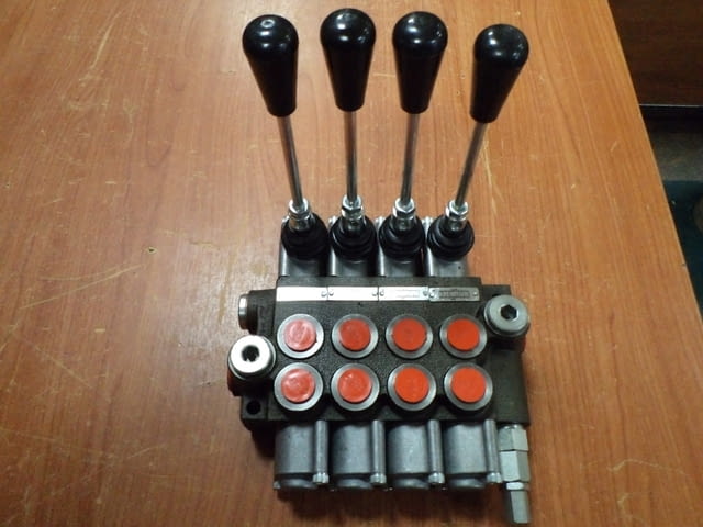 Ръчен хидравличен разпределител Tractors - city of Plovdiv | Equipment - снимка 1