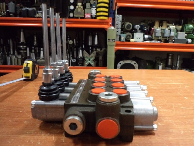 Ръчен хидравличен разпределител Tractors - city of Plovdiv | Equipment - снимка 5