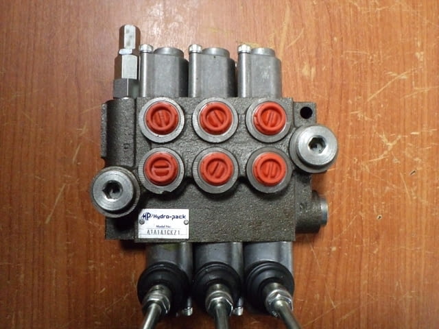 Ръчен хидравличен разпределител Tractors - city of Plovdiv | Equipment - снимка 9