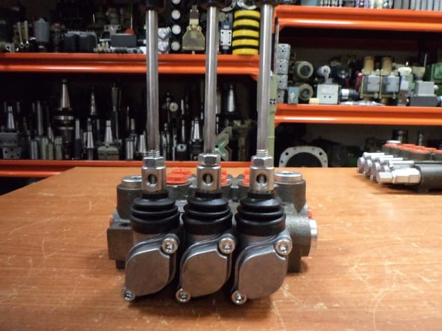 Ръчен хидравличен разпределител Tractors - city of Plovdiv | Equipment - снимка 10