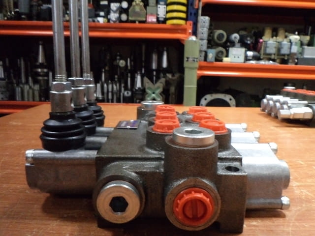 Ръчен хидравличен разпределител Tractors - city of Plovdiv | Equipment - снимка 11