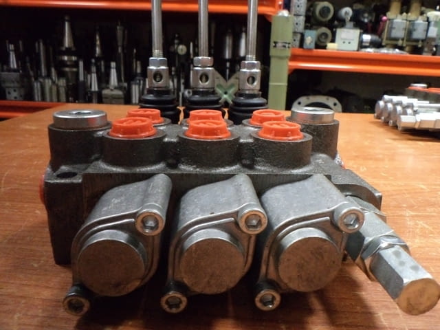 Ръчен хидравличен разпределител Tractors - city of Plovdiv | Equipment - снимка 12