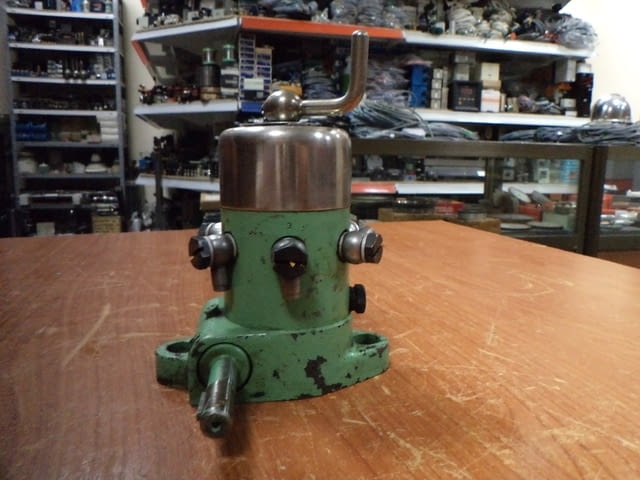 Смазочна помпа руска - град Пловдив | Машини / Съоръжения - снимка 1