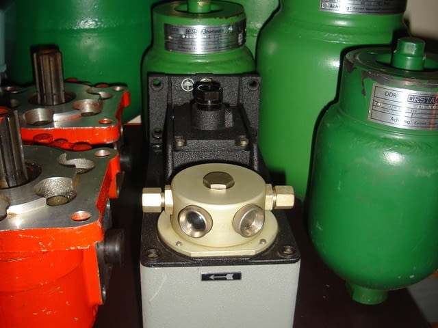 Хидроакумулатори ORSTA, HYDAC, NIPON Тежка промишленост, На дребно - град Пловдив | Промишлено Оборудване - снимка 3