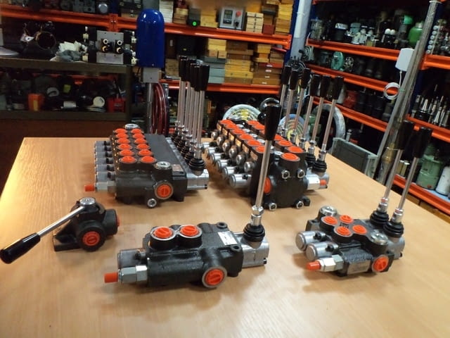 Ръчен хидравличен разпределител 40L и 80L, град Пловдив | Промишлено Оборудване - снимка 1