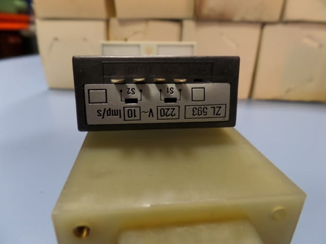 Електромеханичен импулсен брояч ZLVT 242, ZL 593, city of Plovdiv | Industrial Equipment - снимка 4