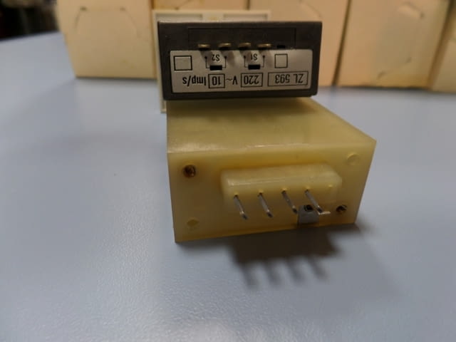 Електромеханичен импулсен брояч ZLVT 242, ZL 593, city of Plovdiv | Industrial Equipment - снимка 5