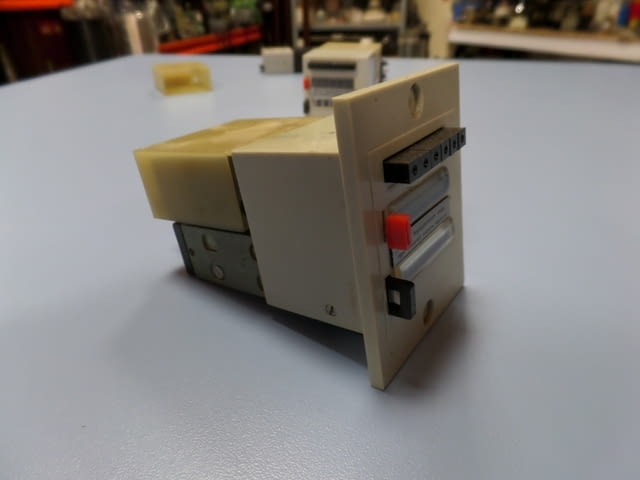 Електромеханичен импулсен брояч ZLVT 242, ZL 593, city of Plovdiv | Industrial Equipment - снимка 6