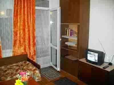 2 стаи за нощувки в Бургас Furnished, Balcony, TV, Near by Park - city of Burgas | Lodging - снимка 2