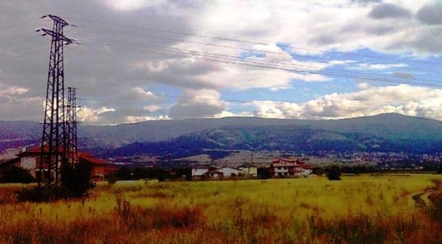 Парцел в Остромила 4407 м2, За жил.строителство - град Пловдив | Парцели / Земя - снимка 1