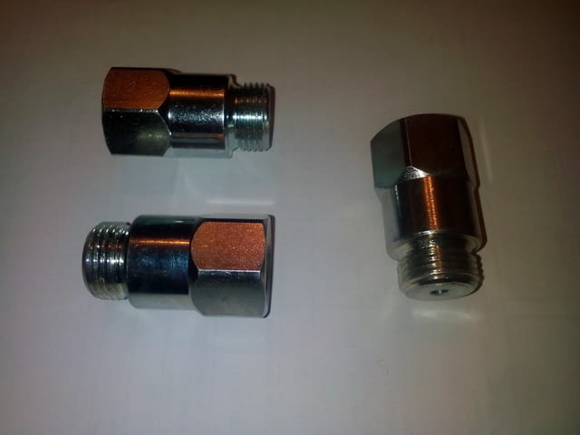 Лъжец за втора ламбда сонда, при бензинови двигатели / особено тези с АГУ /. Служи заотдалечаване на