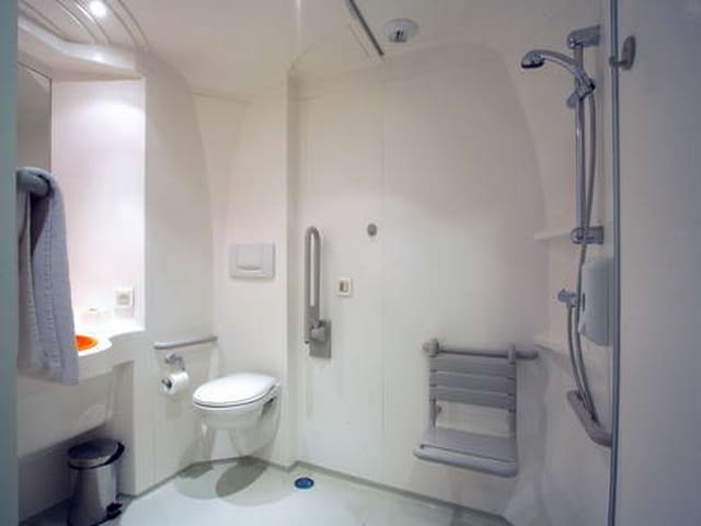 EasyHotel Sofia – Low Cost – евтин НИСКОБЮДЖЕТЕН бизнес хотел в София център - снимка 6