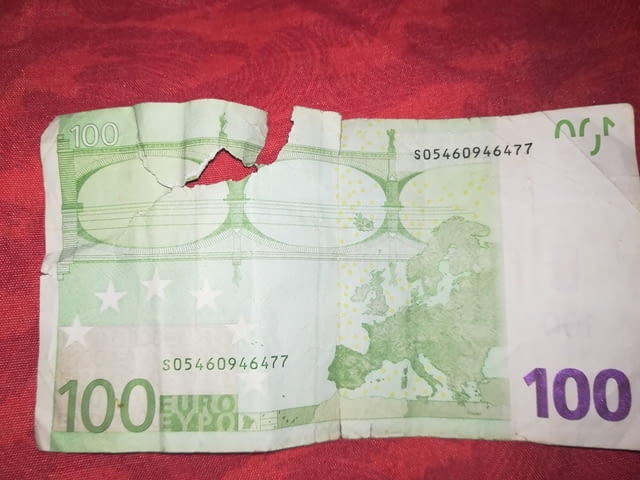 Продавам и (изкупувам) повредена банкнота от 100 евро. Изкупувам и изгорели, мухлясали, изцапани и с - снимка 2