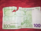Продавам и (изкупувам) повредена банкнота от 100 евро. Изкупувам и изгорели, мухлясали, изцапани и с