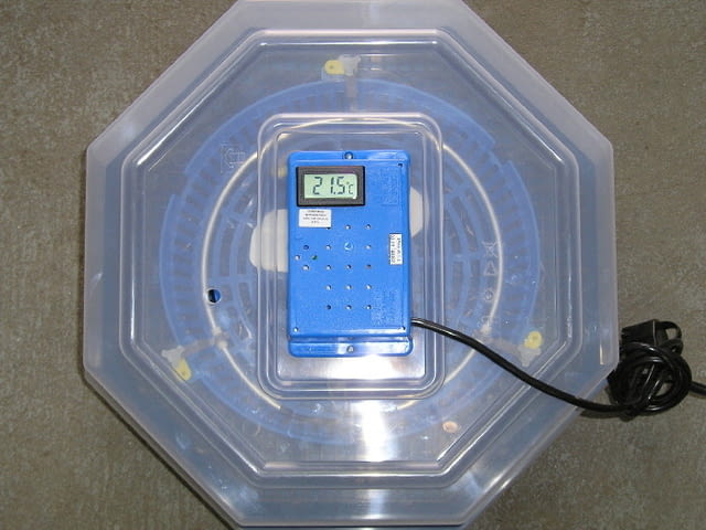 Продавам инкубатор, нови, заводски, официален вносител на Румънски инкубатори - снимка 2