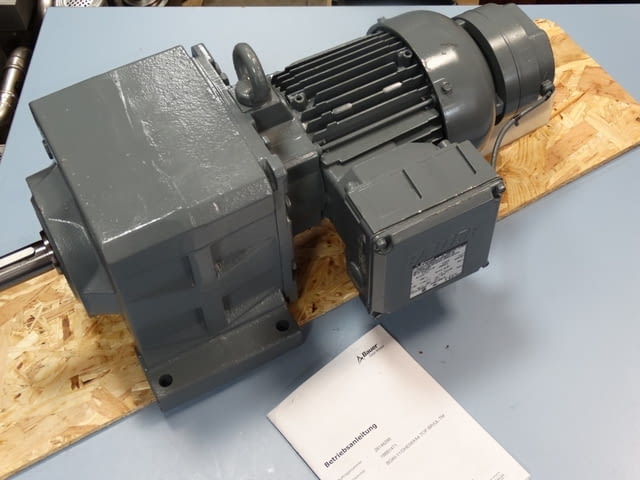 Мотор-редуктор Bauer със спирачка Тежка промишленост, На дребно - град Пловдив | Промишлено Оборудване - снимка 1