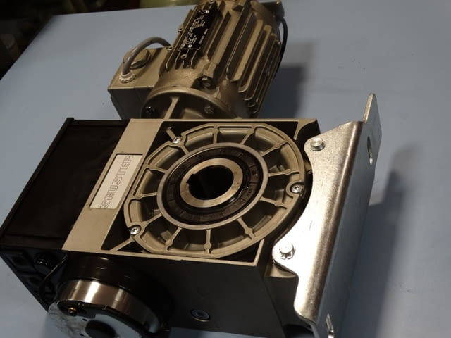 Мотор-редуктор за гаражна врата SEUSTER - град Пловдив | Машини / Съоръжения - снимка 12