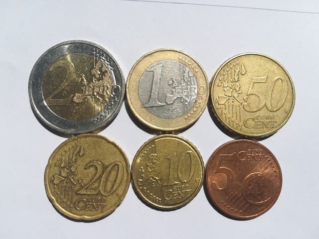 Купувам евро и евроцентове на монети може и количества