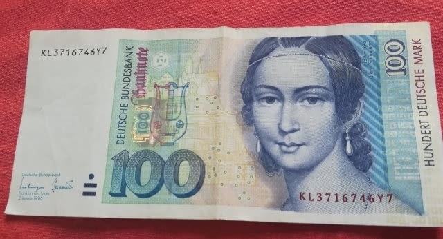 Изкупувам банкноти от 100 западно германски марки. Може и количества. - снимка 1