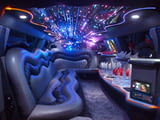 До всички вечерни партита: да празнувате в лимузина под наем е по-евтино от бар