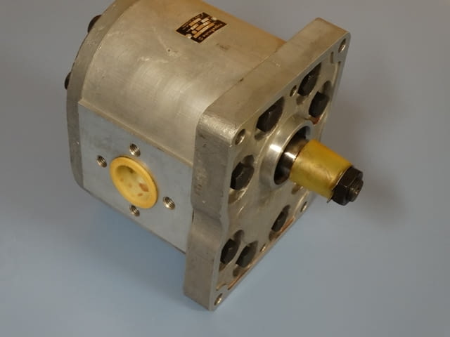 Хидравлична помпа C 325 X Машиностроене, На дребно - град Пловдив | Промишлено Оборудване - снимка 1