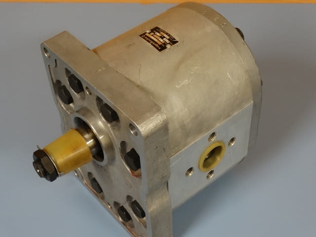 Хидравлична помпа C 325 X Машиностроене, На дребно - град Пловдив | Промишлено Оборудване - снимка 3