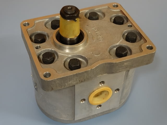 Хидравлична помпа C 325 X Машиностроене, На дребно - град Пловдив | Промишлено Оборудване - снимка 5