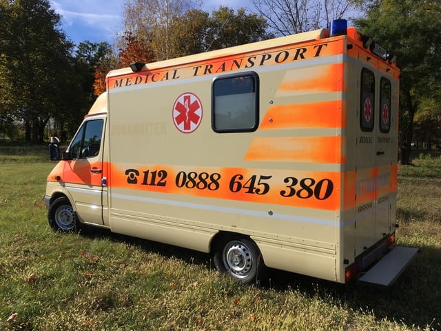 Специализиран медицински транспорт с частна линейка-РЕАНИМОБИЛ - снимка 2