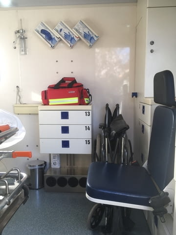 Специализиран медицински транспорт с частна линейка-РЕАНИМОБИЛ - снимка 8